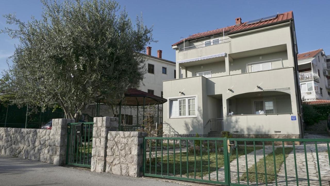 Apartments Bestak Krk Town Exterior foto