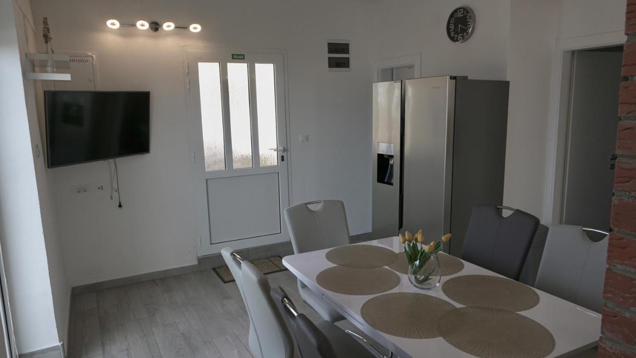 Apartments Bestak Krk Town Exterior foto