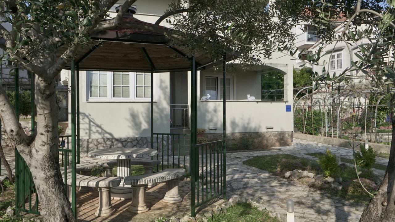 Apartments Bestak Krk Town Exterior foto
