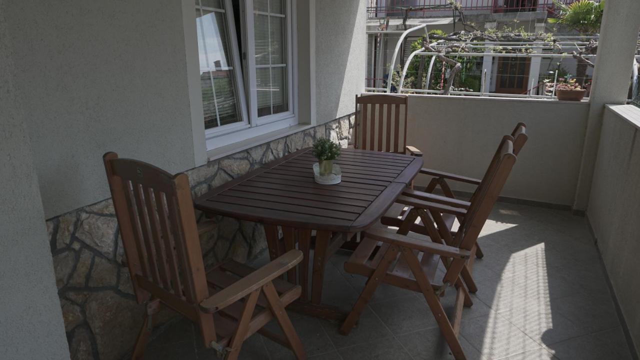 Apartments Bestak Krk Town Exterior foto